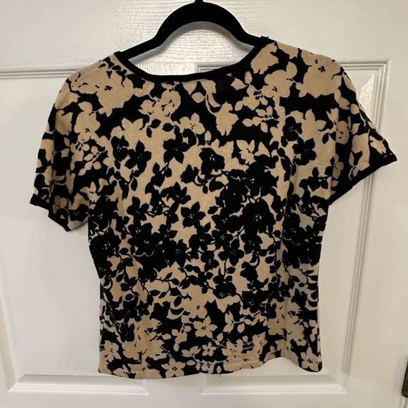 Villager by liz Claiborne Short sleeve sweater size medium black and tan - Picture 2 of 7